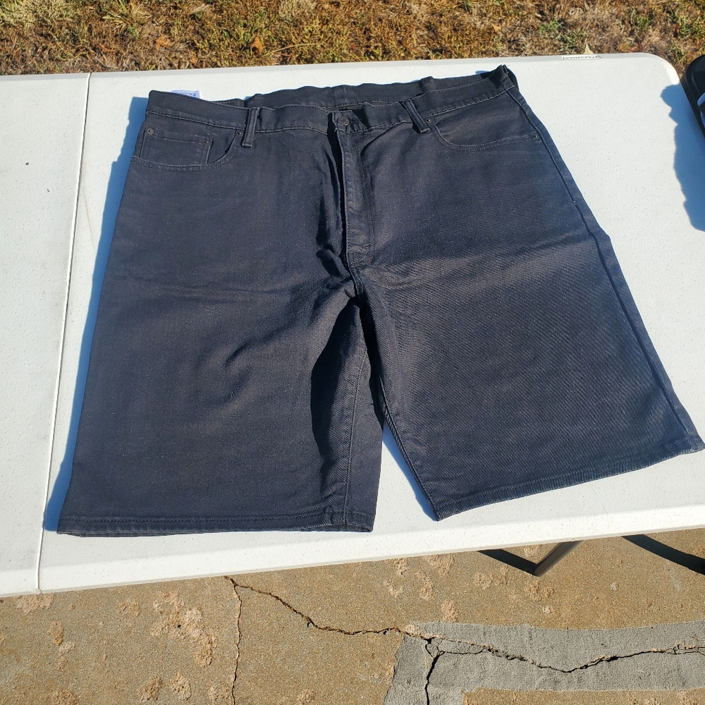 Men's black size 44 Levi's shorts